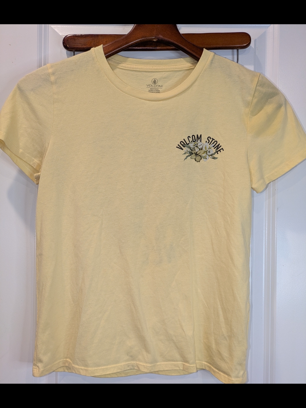 Volcom Stone Floral Graphic T Shirt Womens Medium Yellow Short Sleeve Skate Tee